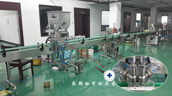 雙頭臥式辣椒醬灌裝機(jī)車(chē)間展示
